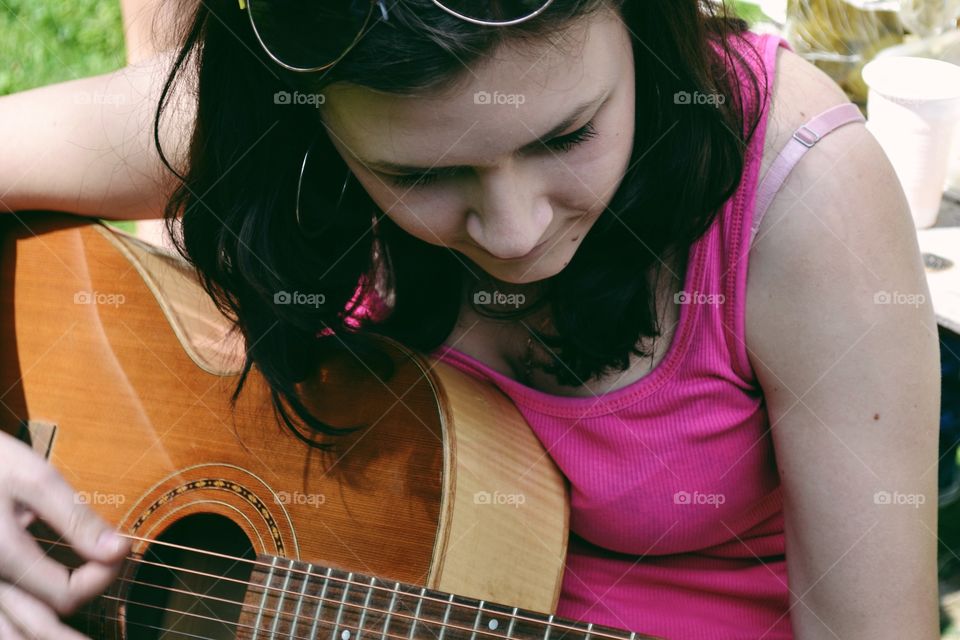 Close-up of a young woman with guitar