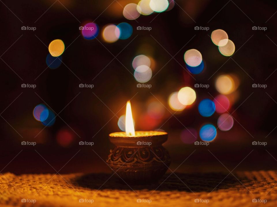 A candle loses nothing by lighting another candle.