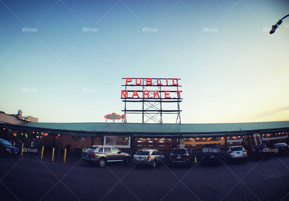 Public Market near by Pike Place Rd in Seattle. Sunset mad better environment. If you wanna selfie, this view is yiur choice.