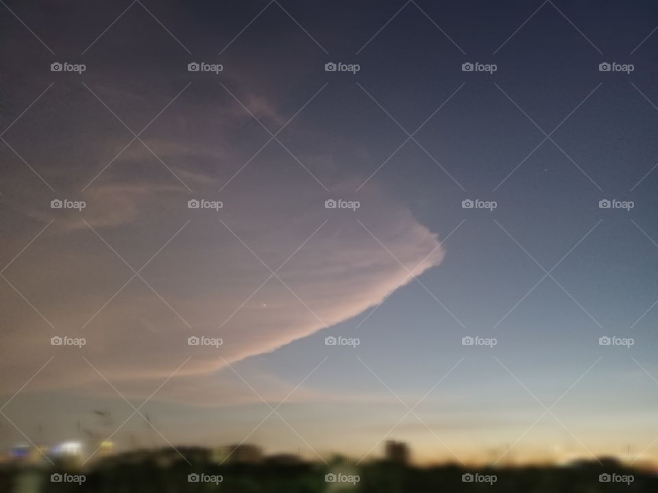 Arrow-liked cloud in the evening.