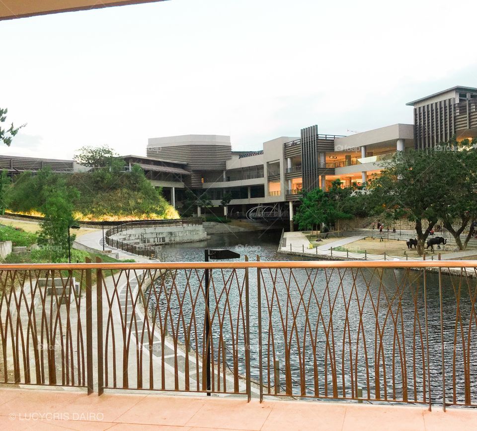 Mall in Alabang where rectangles in facade are found