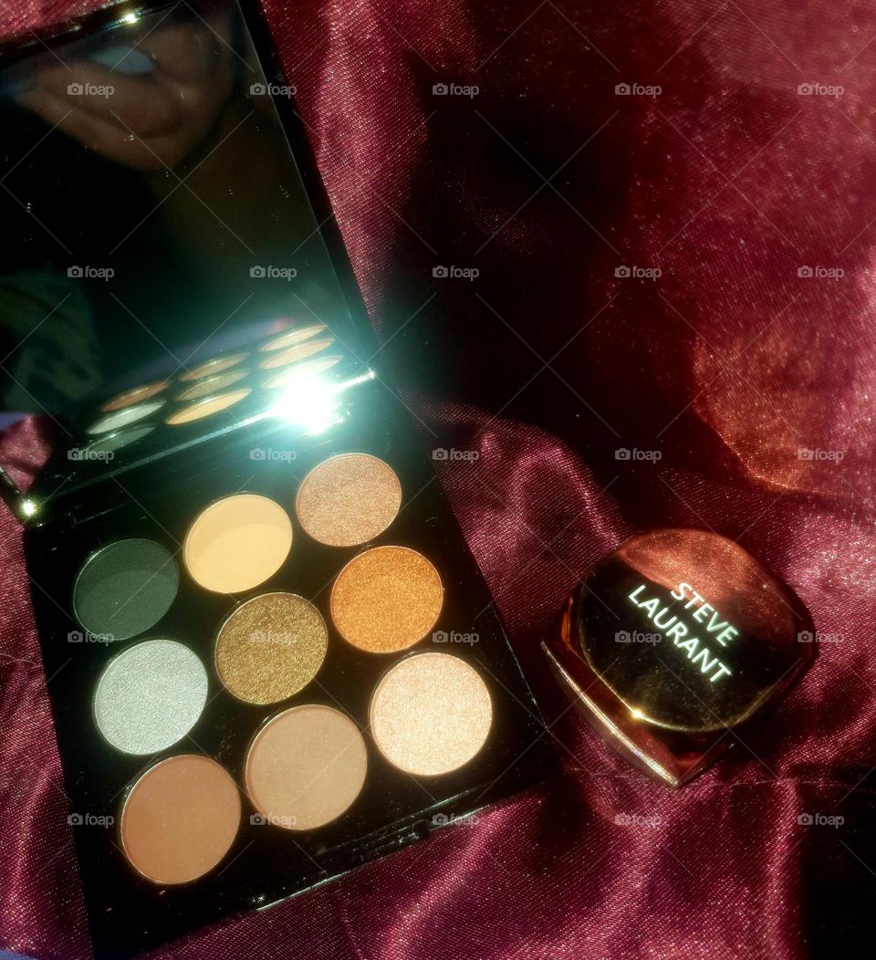 eye shadow pallets and bronzer