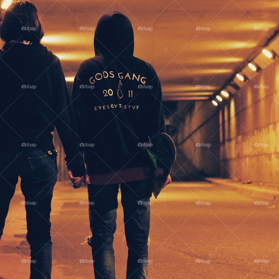 STREET COUPLE. couple, street, night, street photography, jakarta, young folks, skateboard