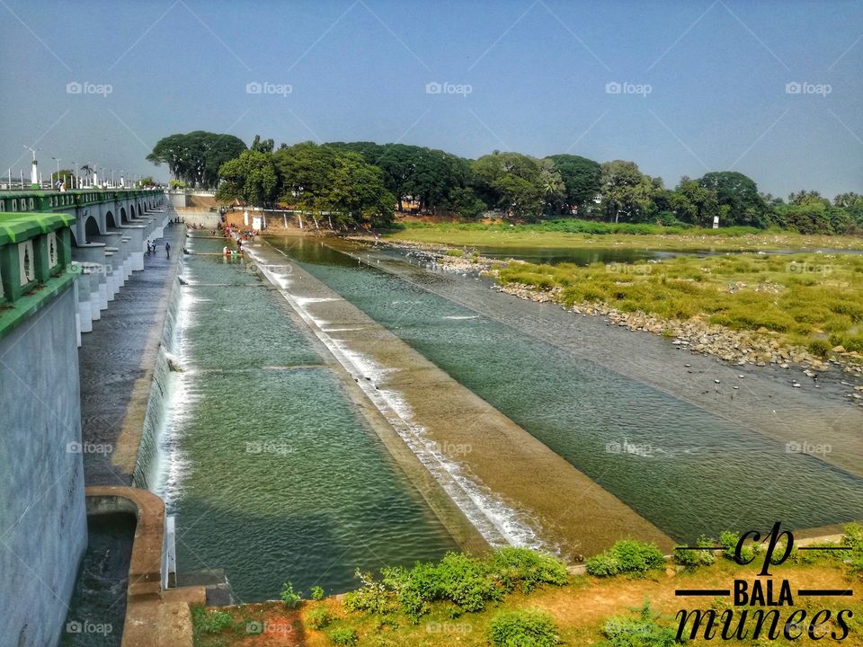this is very oldest world reservoirs the king of karikal chola builded this structure but Still this structure cannot satisfied world another reservoirs damps hooray!!!