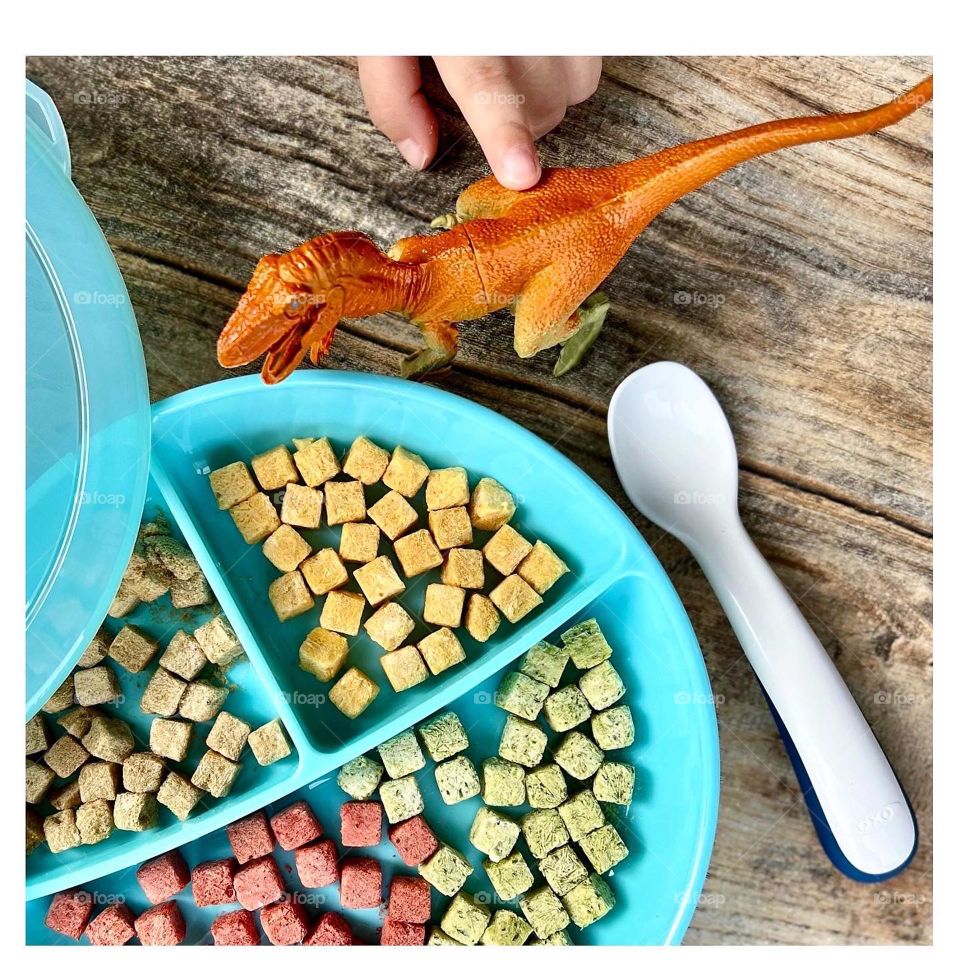 Freeze dried fruits and veggies snacks for children 