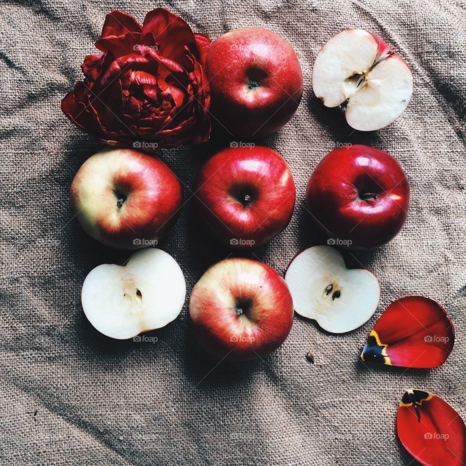 Red apples 