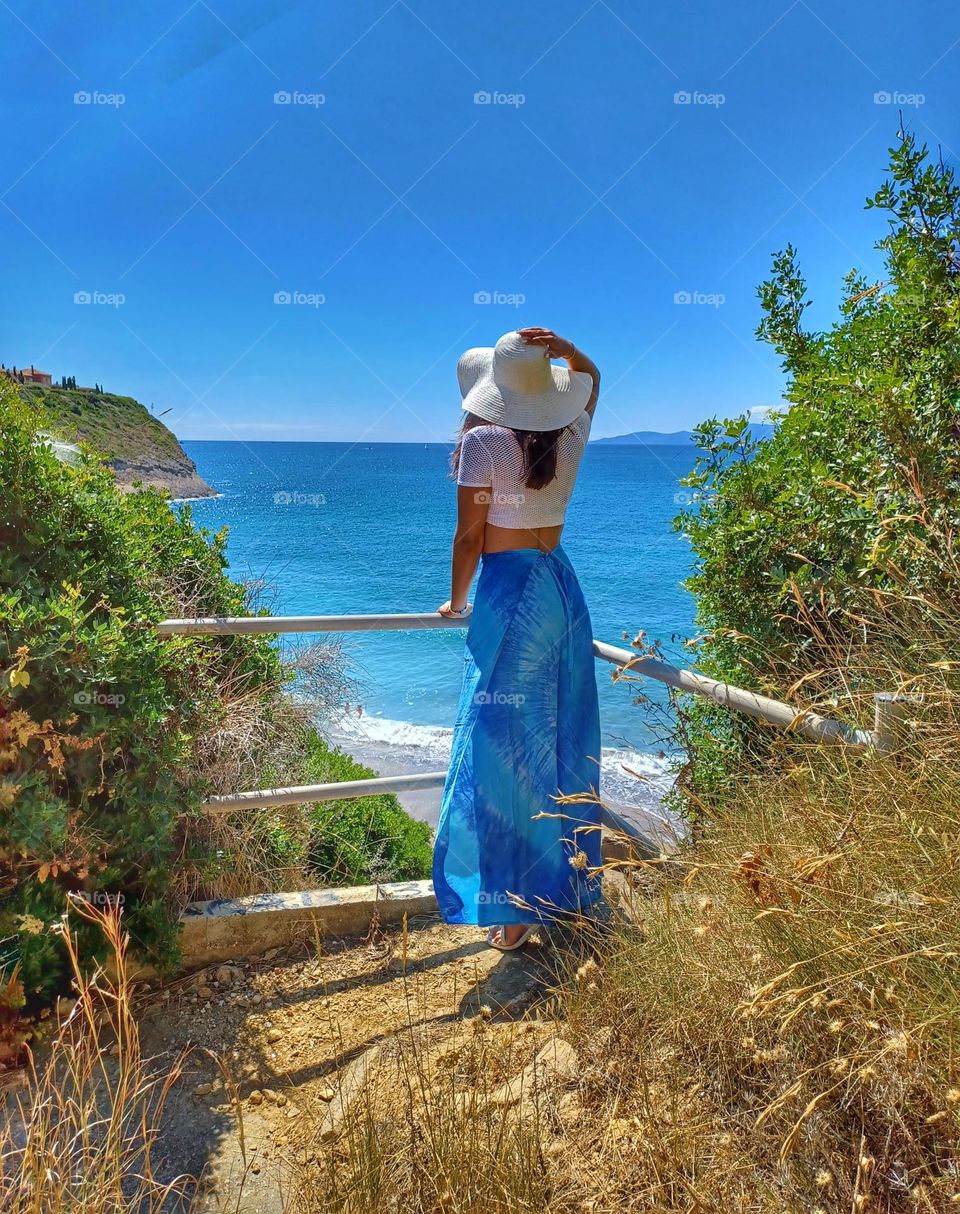 Woman with her hat 👒