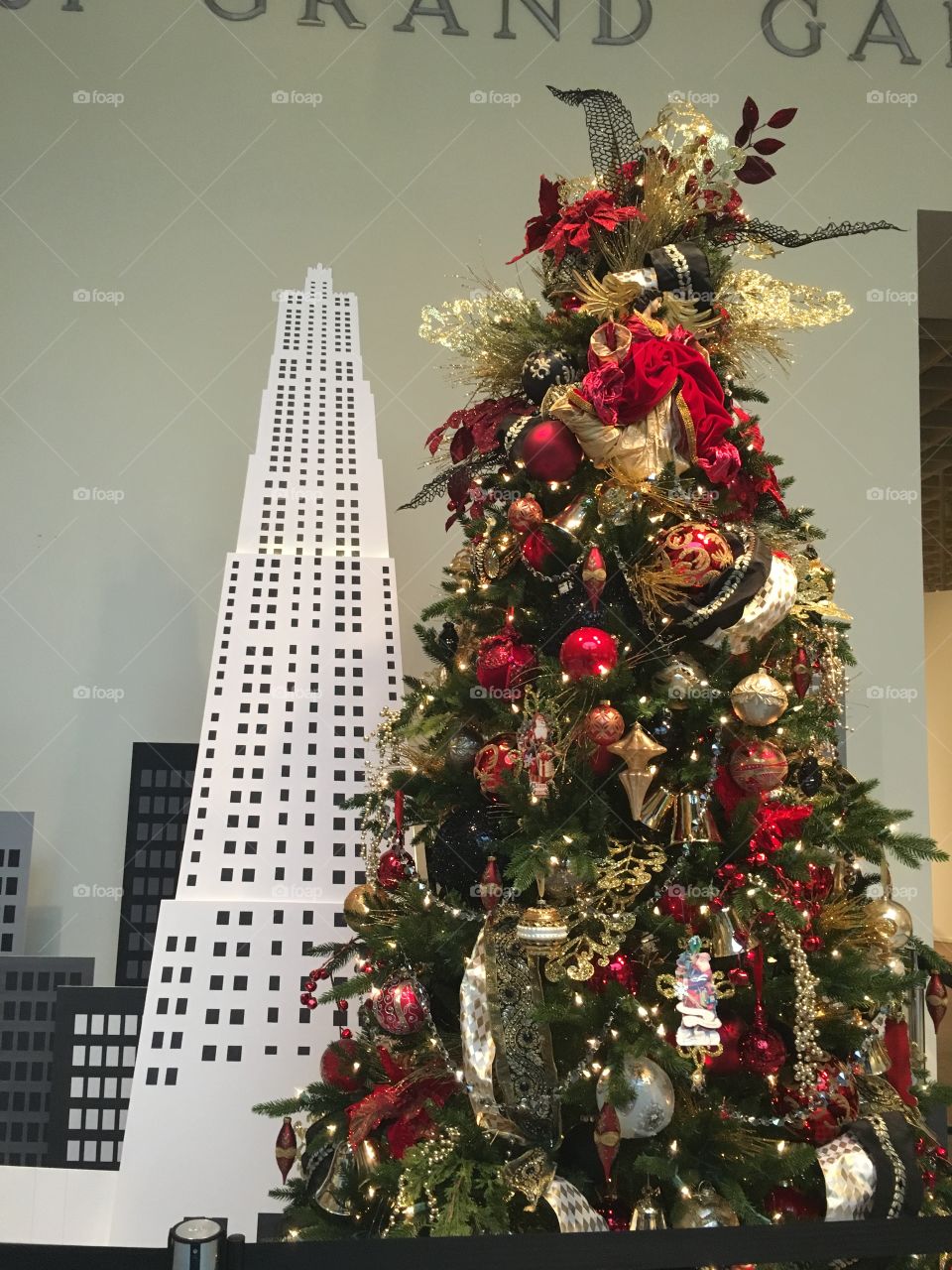 Christmas tree in front of skyscraper 