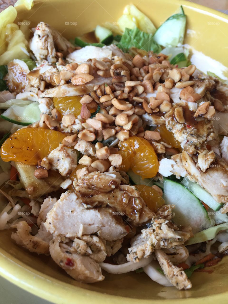 Salad with chicken and nuts 