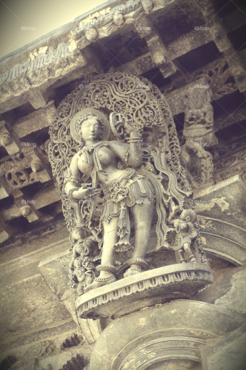 Belur Chennakeshava temple Apsara