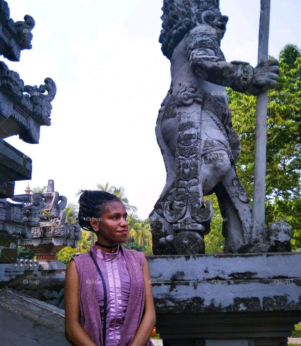 Papuan women in tourist attractions