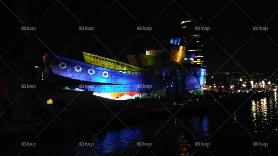 museo Guggenheim colorido