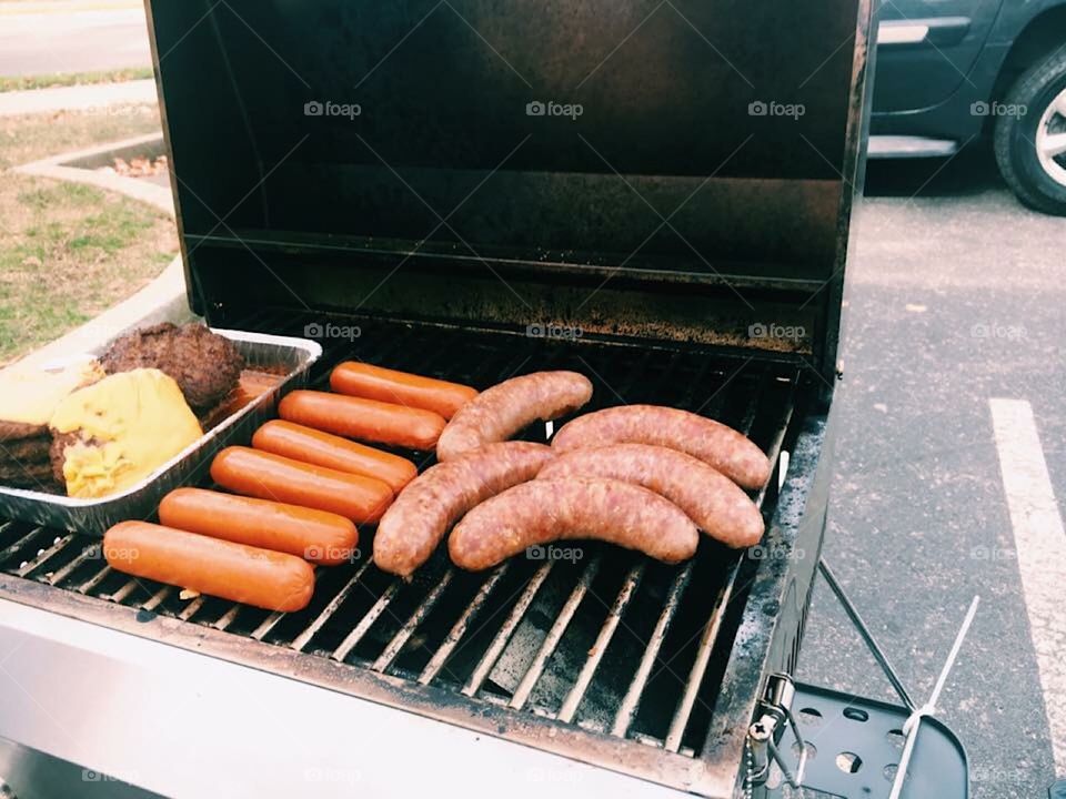 Tailgate grill
