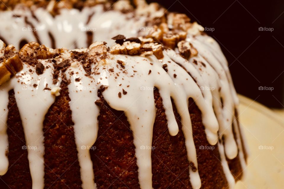 Bundt cake with nuts 