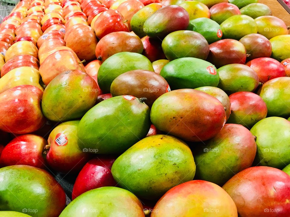 Lots of mangoes & apples 🍎