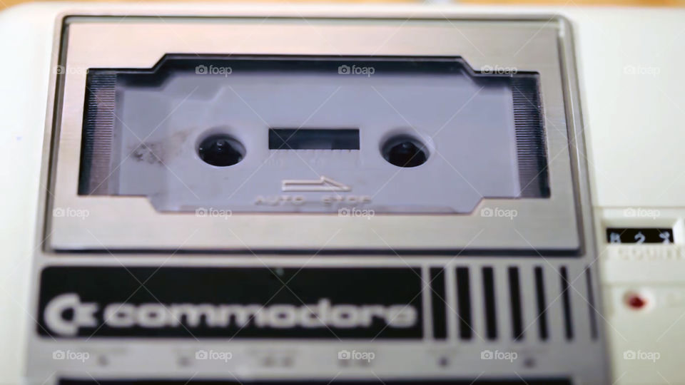 Vecchio registratore Commodore 64