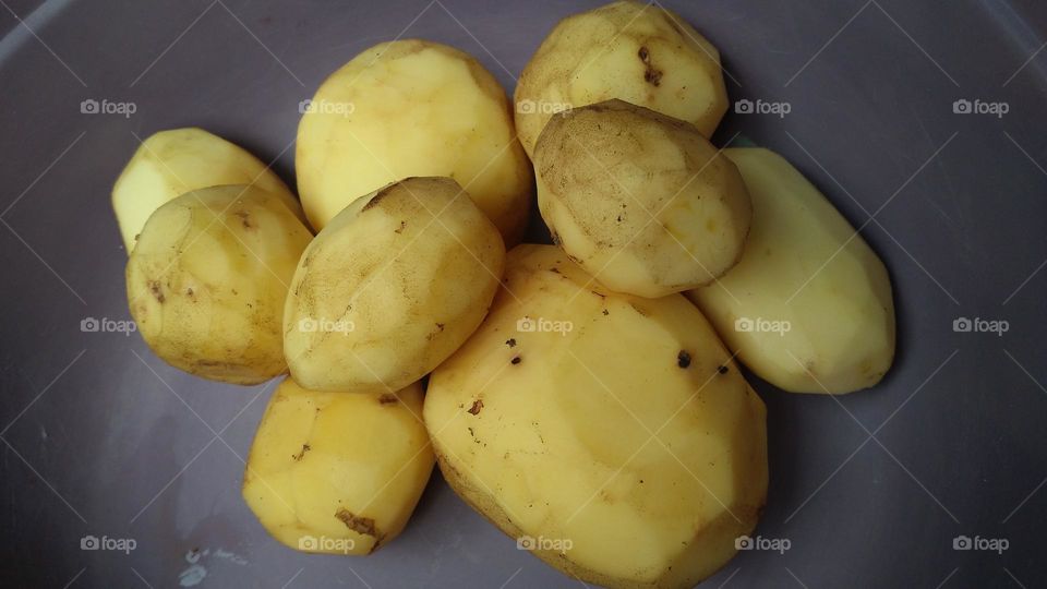 Potatoes that are freshly peeled and ready to be washed and sliced