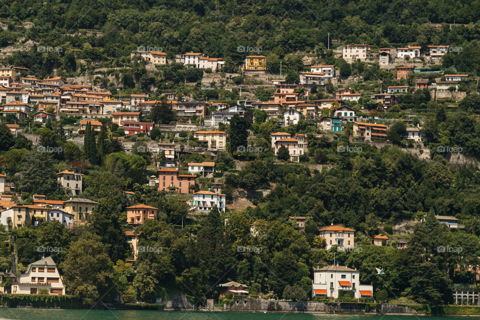 Lago Como no norte da Itália é um lugar lindo para se conhecer na Europa, com paisagens incríveis!