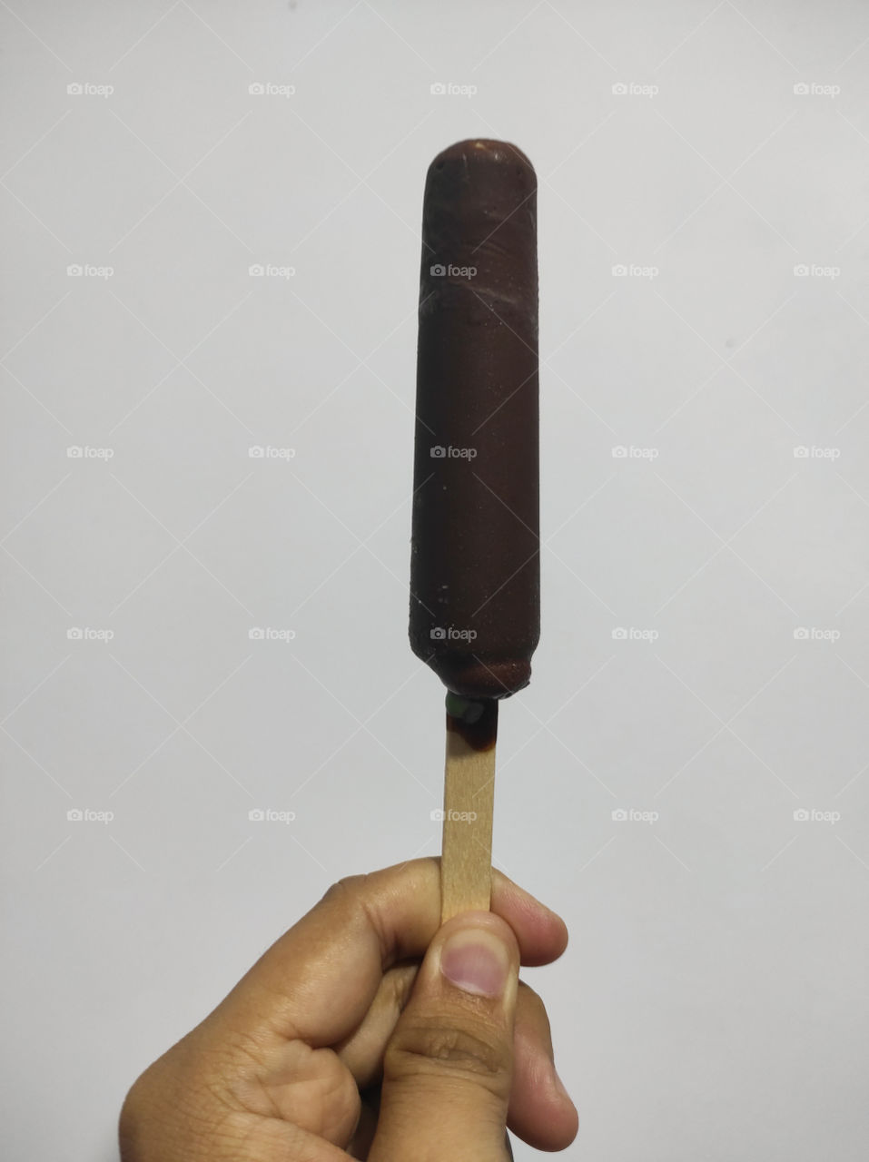 Chocolate-covered mung bean ice cream that is delicious and everyone likes