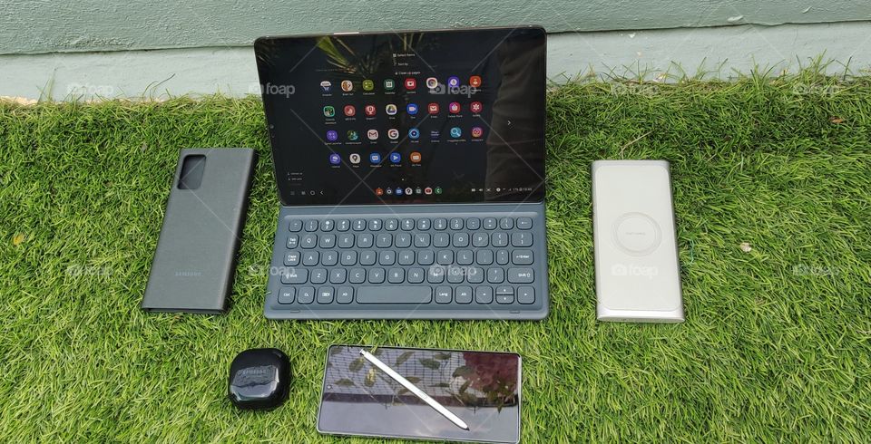 SAMSUNG GALAXY 
tab s5e book cover key bord,tab s5e, Note 20, Bud's live, led flip cover, wireless power bank .