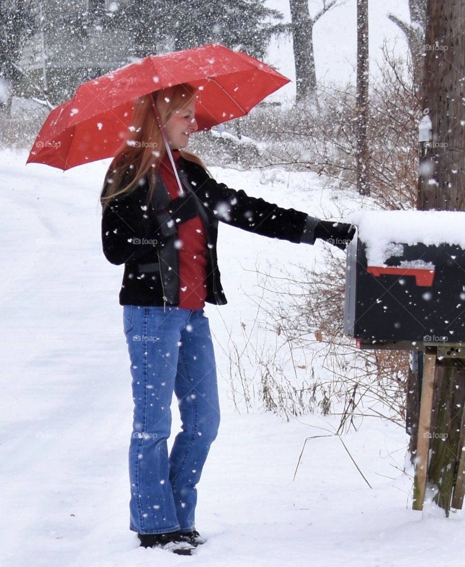  Composition, Rule of Reds, girl with red umbrella in the snow