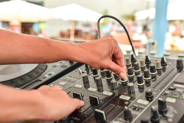 Dj-ing